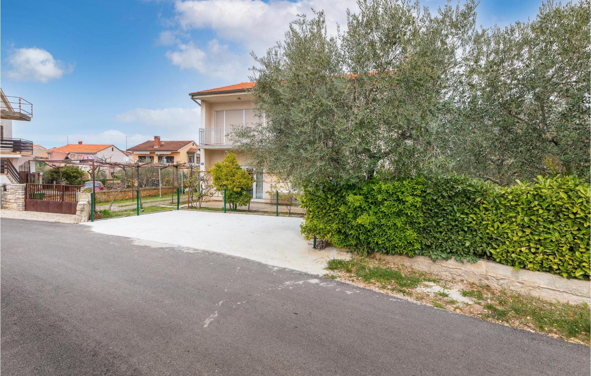 Lovely Apartment In Fazana With Kitchen Exterior foto